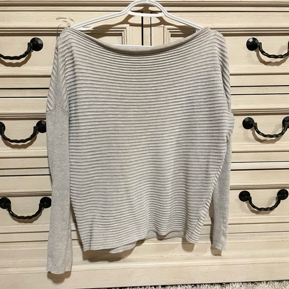 4/$20 💜 Dynamite sweater - Picture 1 of 4